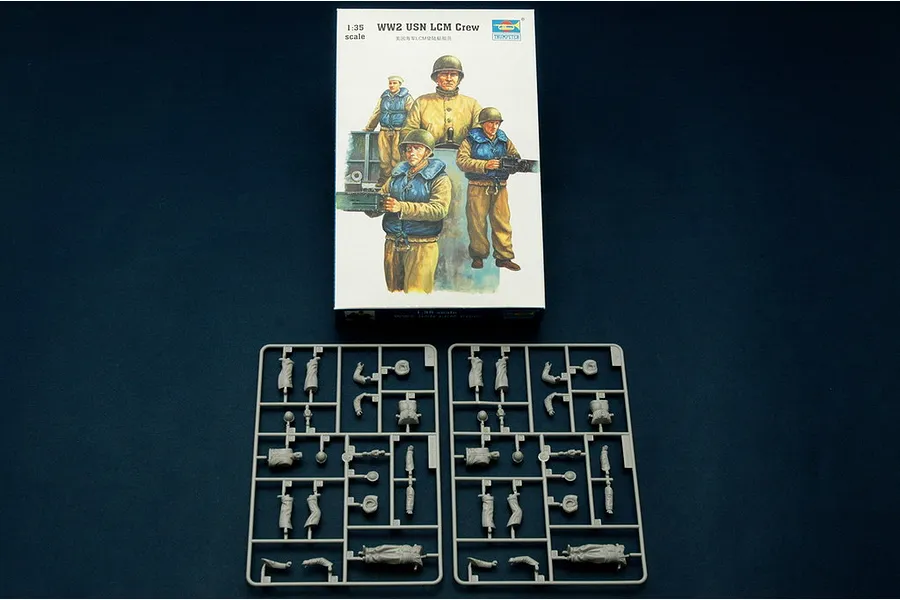 Trumpeter 1/35 USN WWII LCN Crew Scaled Plastic Model Kit image 30756
