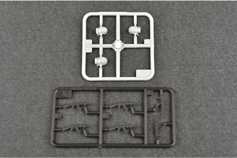 Trumpeter 1/35 Iraqi Tank Crew Scaled Plastic Model Kit image 30875