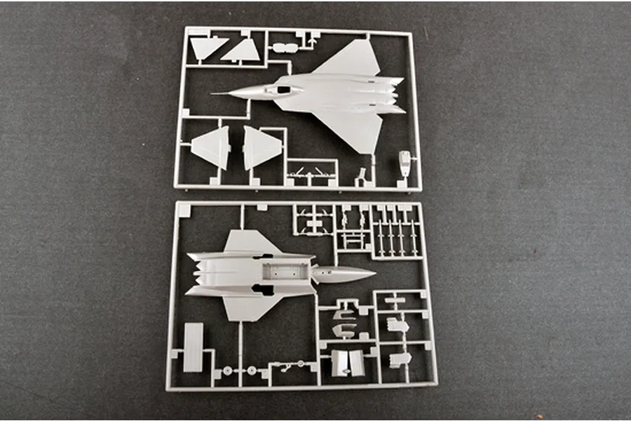 Trumpeter 1/144 YF-22 Lightning II Fighter Jet Scaled Plastic Model Kit image 30926