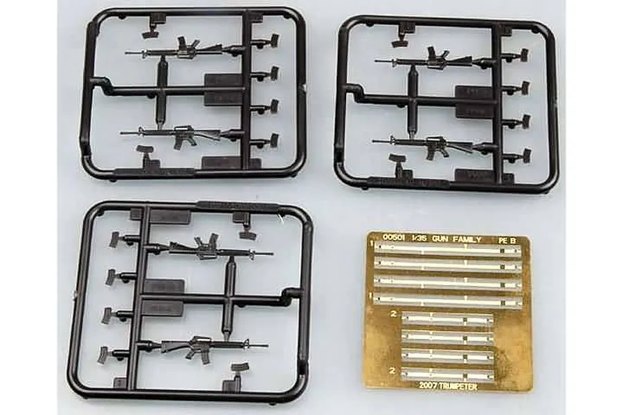 Trumpeter 1/35 M16A1, AR15, M16, M4 6Pcs Scaled Plastic Model Kit image 31106