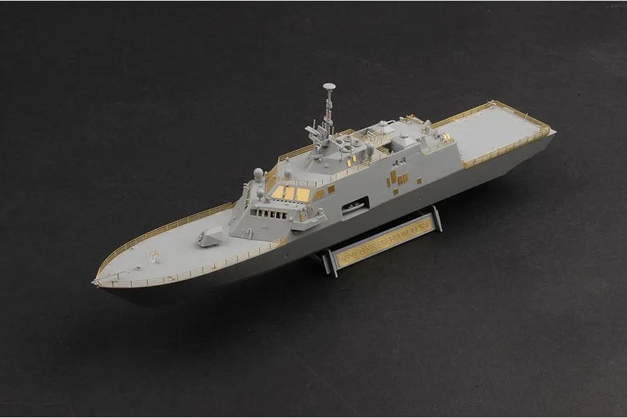 Trumpeter 1/350 USS Freedom LCS-1 Plastic Model Kit image 41311
