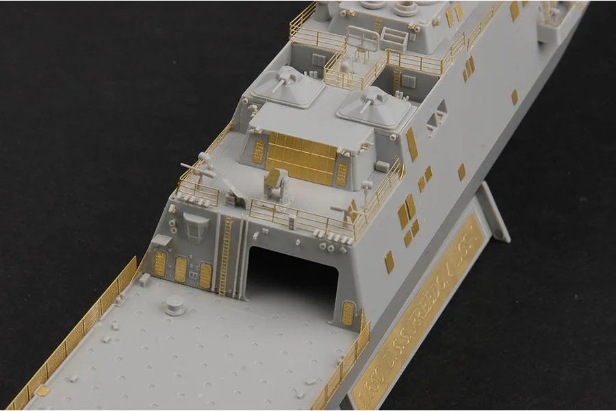 Trumpeter 1/350 USS Freedom LCS-1 Plastic Model Kit image 41314