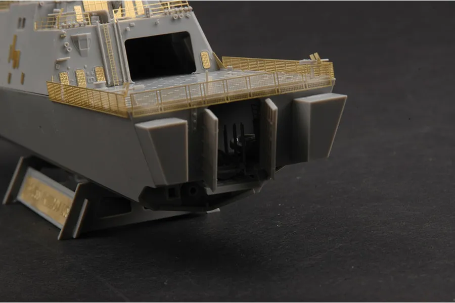Trumpeter 1/350 USS Freedom LCS-1 Plastic Model Kit image 41315