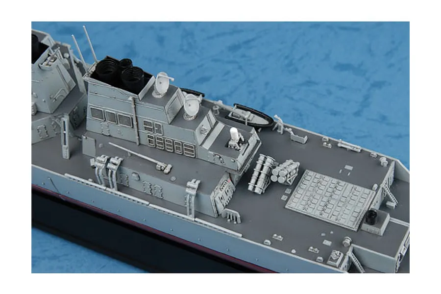 Trumpeter 1/350 USS Arleigh Burke DDG-51 Destroyer Plastic Model Kit image 41368