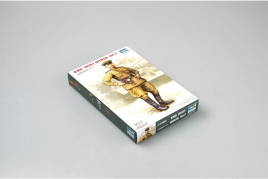 Trumpeter 1/16 WWII Soviet Officer (Vol.2) Scaled Plastic Model Kit image 41389
