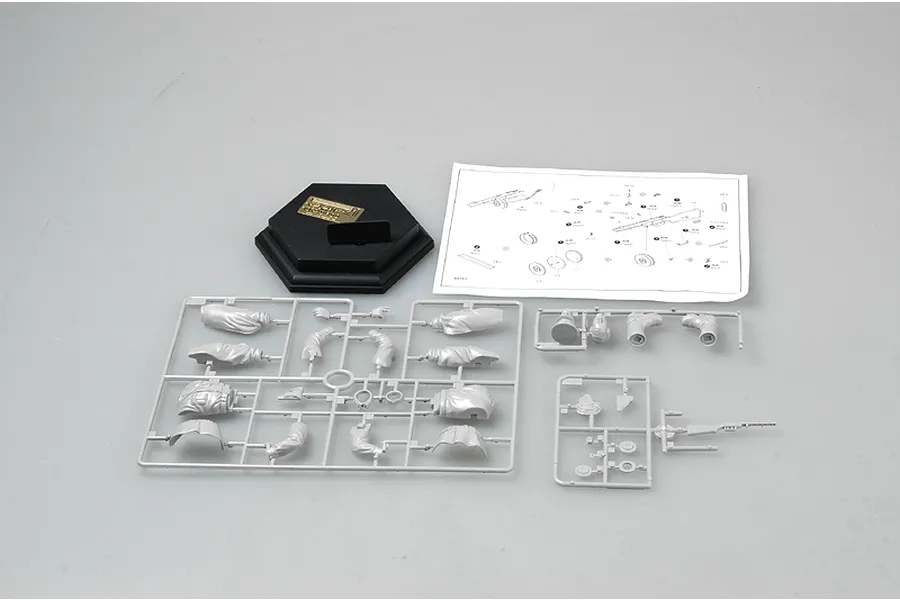 Trumpeter 1/16 WWII Soviet Officer (Vol.1) Scaled Plastic Model Kit image 41393