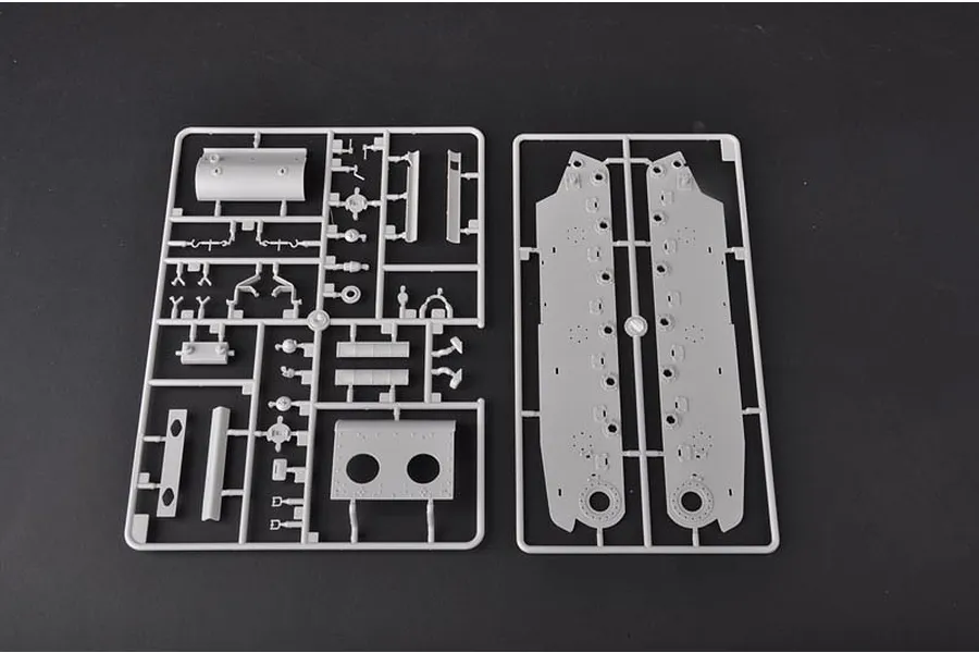 Trumpeter 1/35 Soviet KV-122 Heavy Tank Scaled Plastic Model Kit image 41414