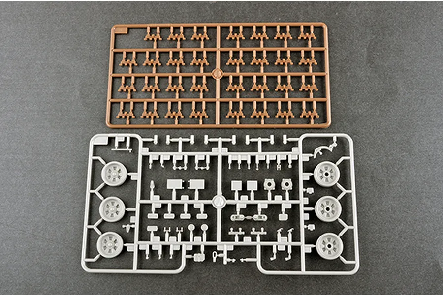 Trumpeter 1/35 Russian BREM-1 Armoured Recovery Vehicle Scaled Plastic Model Kit image 41658