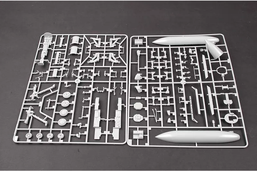 Trumpeter 1/32 F/A-18F Super Hornet Fighter Jet Scaled Plastic Model Kit image 44092