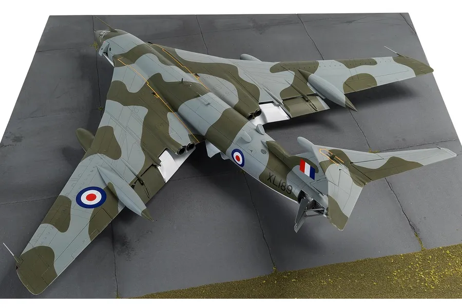 Airfix 1/72 Handley Page Victor B.2 Bomber Scaled Plastic Model Kit image 7