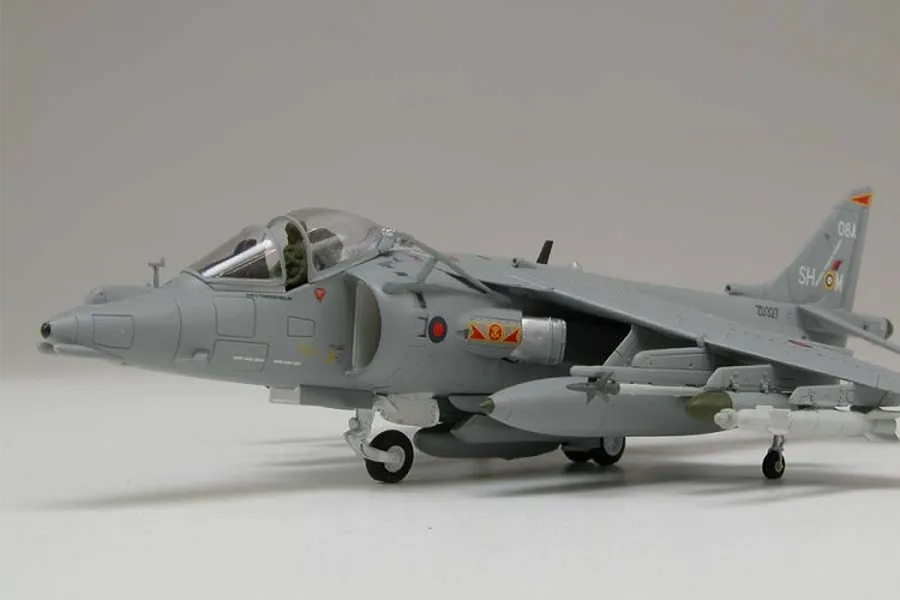 Airfix 1/72 Harrier Gr9 Attack Aircraft Scaled Plastic Model Kit Large Starter Set image 2