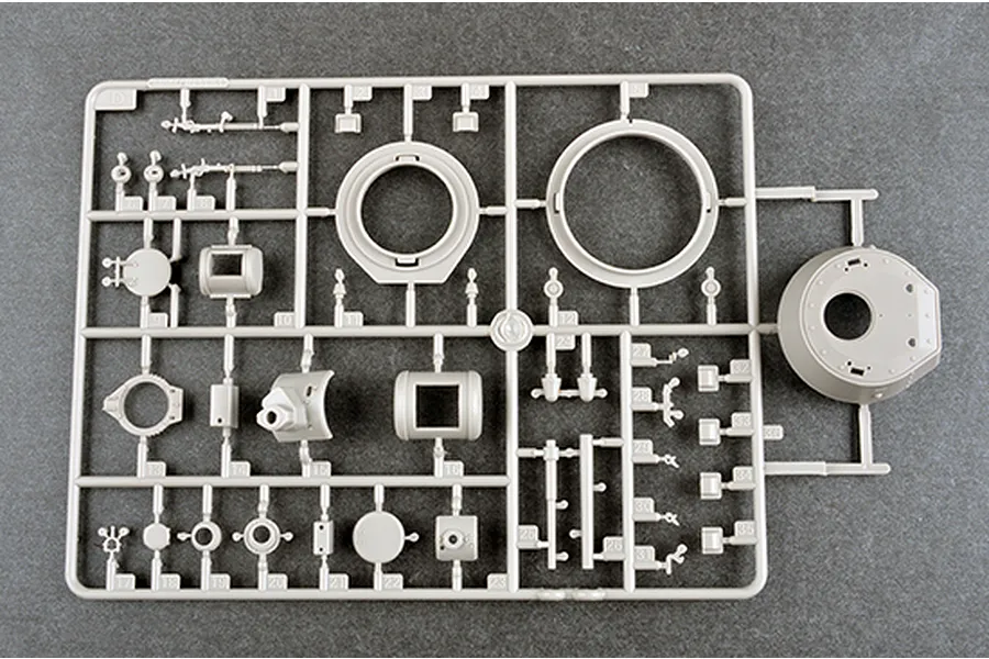 Trumpeter 1/35 Soviet SMK Heavy Tank Scaled Plastic Model Kit image 49568