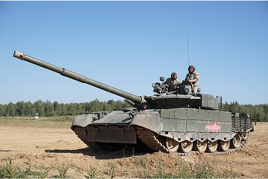 Trumpeter 1/35 Russian T-80BVM Battle Tank Scaled Plastic Model Kit image 50059