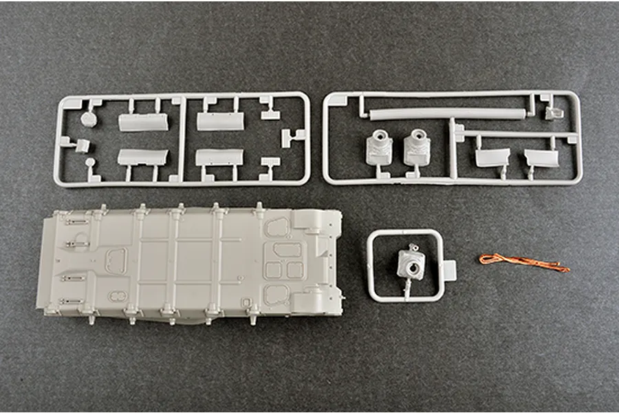 Trumpeter 1/35 Russian T-80BVM Battle Tank Scaled Plastic Model Kit image 50063
