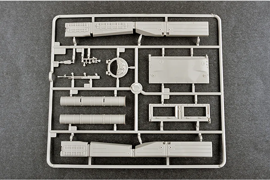 Trumpeter 1/35 Russian T-80BVM Battle Tank Scaled Plastic Model Kit image 50069
