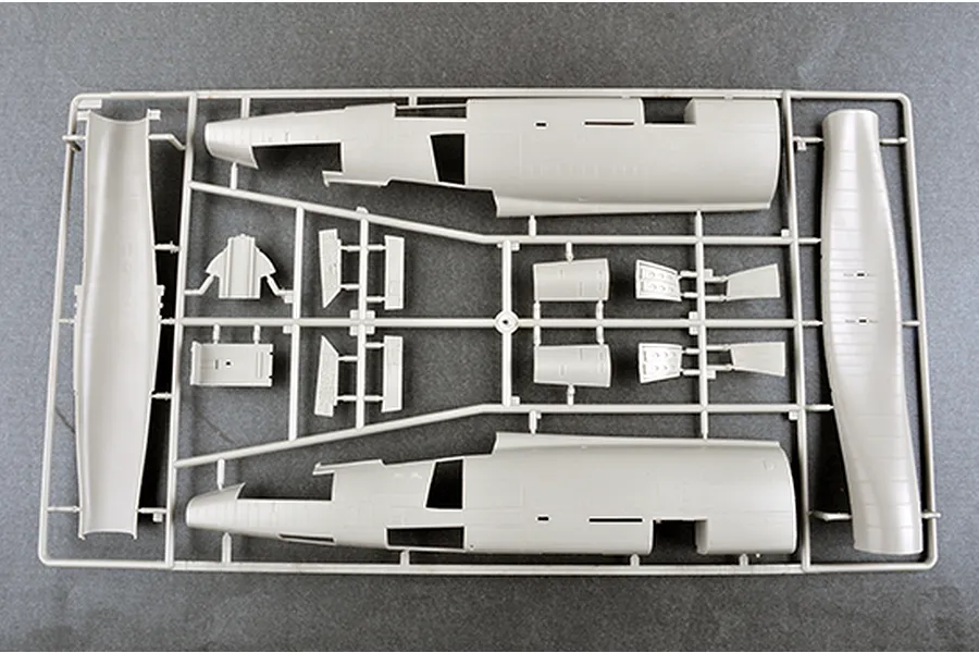 Trumpeter 1/32 USAF F-100C Super Sabre Fighter Jet Scaled Plastic Model Kit image 52775