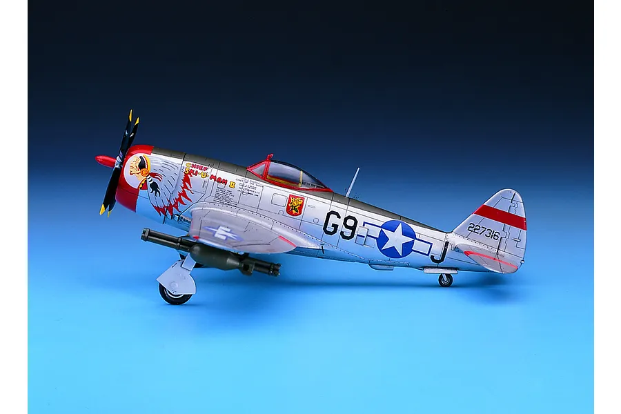 Academy 1/72 P-47D Thunderbolt &amp;quot;Bubble Top&amp;quot; Fighter Scaled Plastic Model Kit image 53316