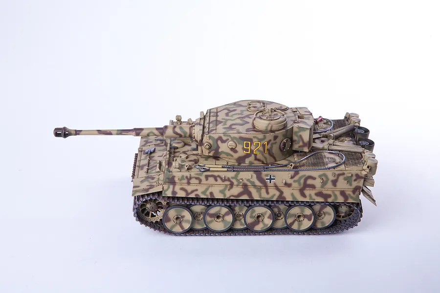 Academy 1/35 German Tiger-I &amp;quot;Operation Citadel&amp;quot; (Early Version) Tank Scaled Plastic Model Kit image 54471