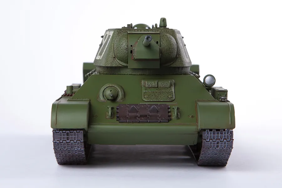 Academy 1/35 USSR T-34/76 &amp;quot;No.183 Factory Production&amp;quot; Tank Scaled Plastic Model Kit image 3