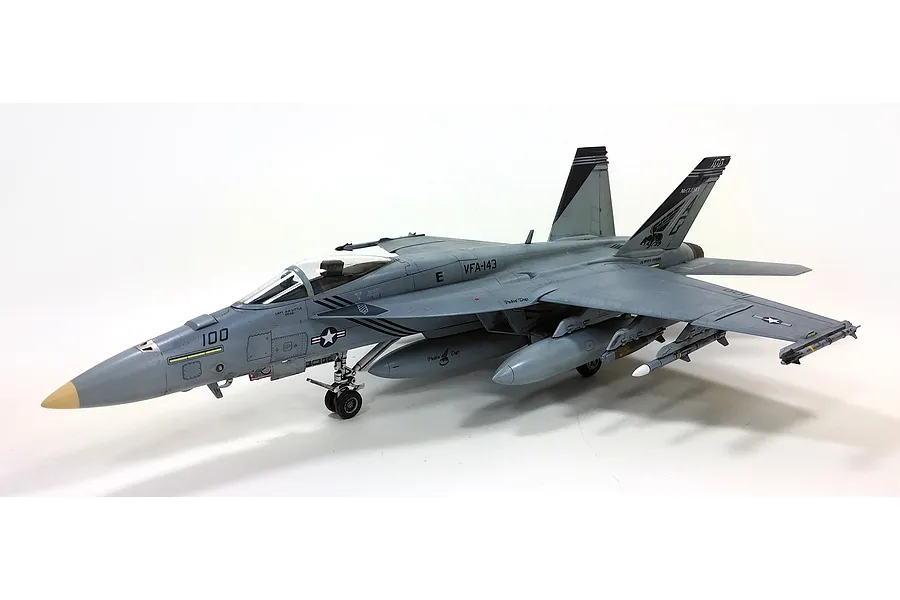 Academy 1/72 USN F/A-18E VFA-143 &amp;quot;Pukin Dogs&amp;quot; Super Hornet Scaled Plastic Model image 54970
