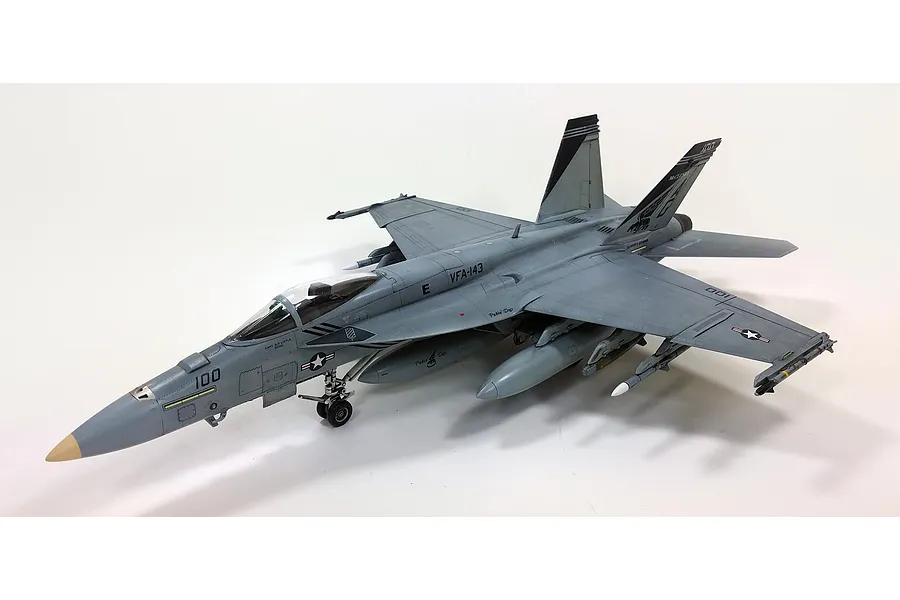 Academy 1/72 USN F/A-18E VFA-143 &amp;quot;Pukin Dogs&amp;quot; Super Hornet Scaled Plastic Model image 54971