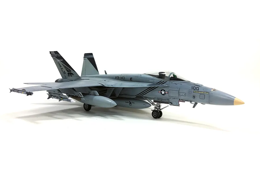 Academy 1/72 USN F/A-18E VFA-143 &amp;quot;Pukin Dogs&amp;quot; Super Hornet Scaled Plastic Model image 54973