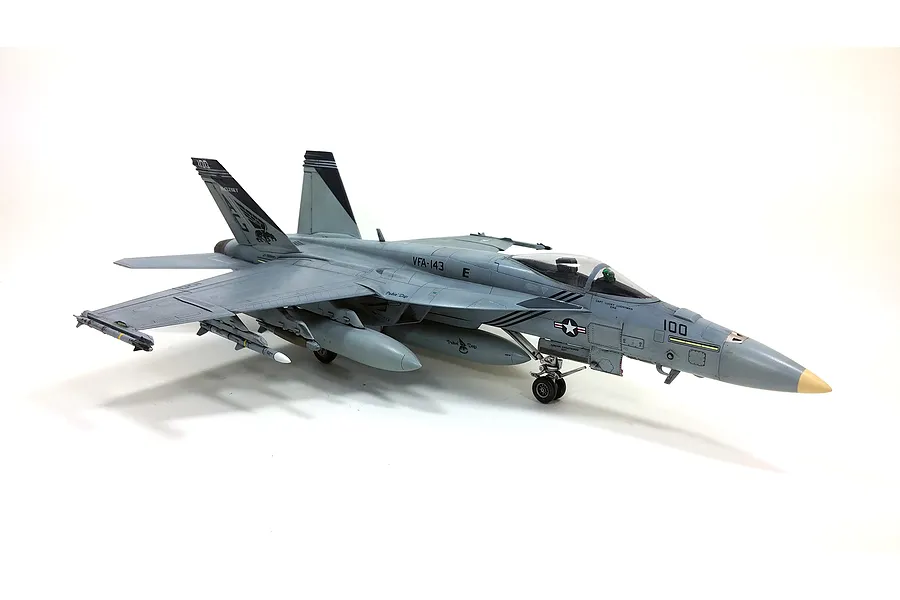 Academy 1/72 USN F/A-18E VFA-143 &amp;quot;Pukin Dogs&amp;quot; Super Hornet Scaled Plastic Model image 54974