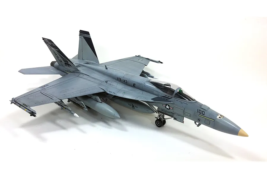 Academy 1/72 USN F/A-18E VFA-143 &amp;quot;Pukin Dogs&amp;quot; Super Hornet Scaled Plastic Model image 54975