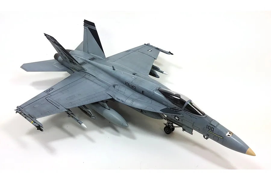 Academy 1/72 USN F/A-18E VFA-143 &amp;quot;Pukin Dogs&amp;quot; Super Hornet Scaled Plastic Model image 54976
