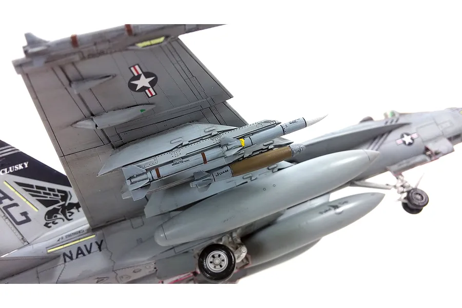 Academy 1/72 USN F/A-18E VFA-143 &amp;quot;Pukin Dogs&amp;quot; Super Hornet Scaled Plastic Model image 54979
