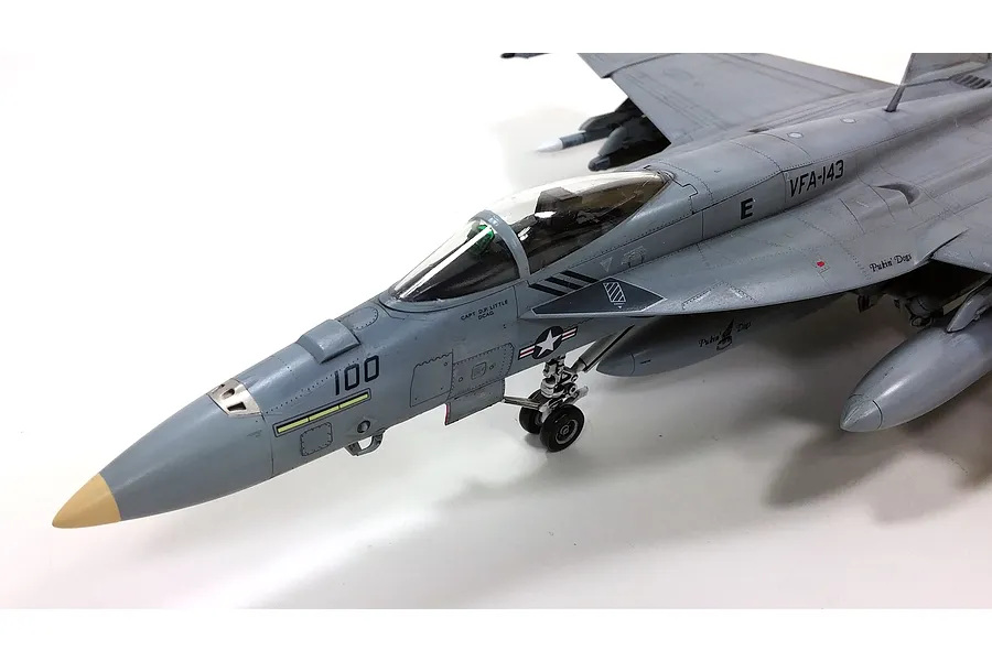 Academy 1/72 USN F/A-18E VFA-143 &amp;quot;Pukin Dogs&amp;quot; Super Hornet Scaled Plastic Model image 54981