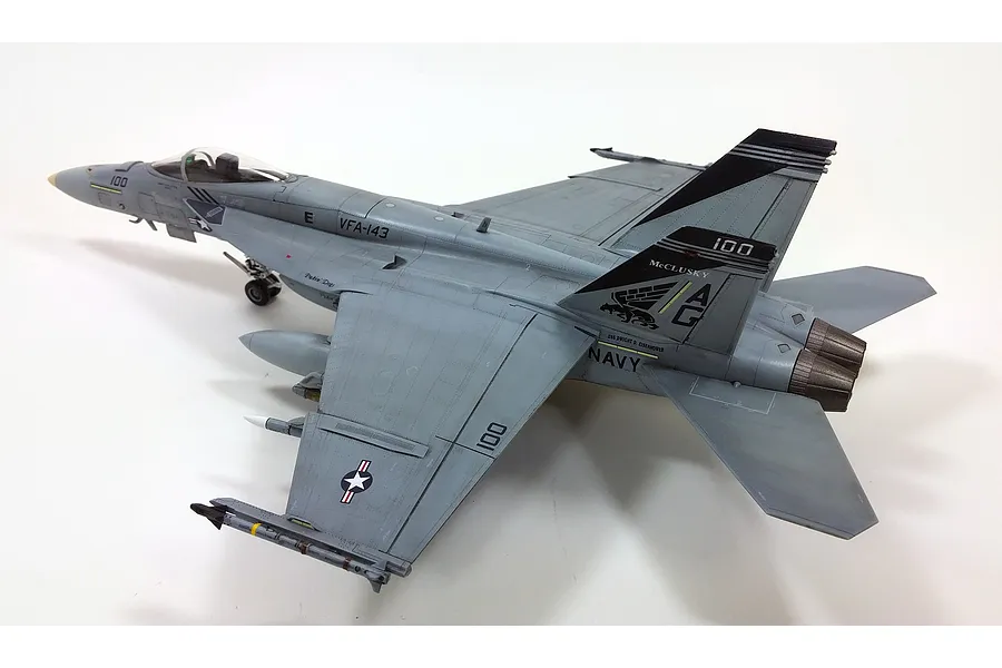 Academy 1/72 USN F/A-18E VFA-143 &amp;quot;Pukin Dogs&amp;quot; Super Hornet Scaled Plastic Model image 54987