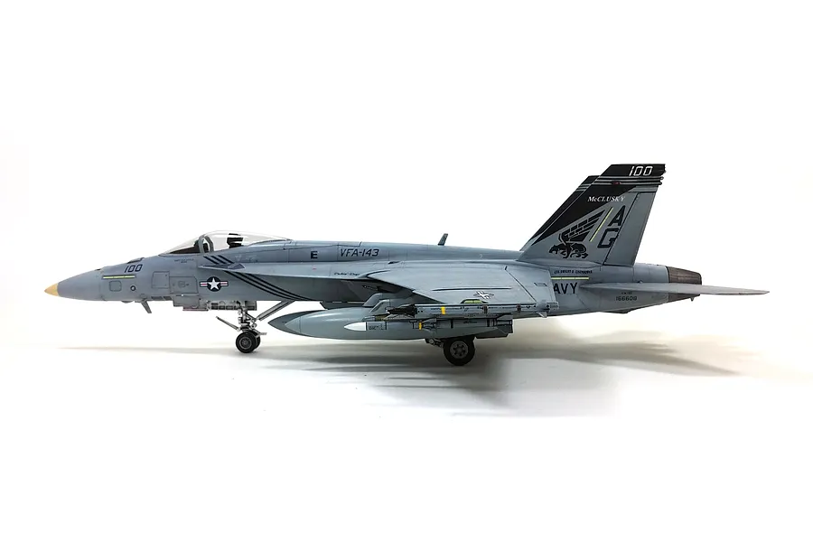 Academy 1/72 USN F/A-18E VFA-143 &amp;quot;Pukin Dogs&amp;quot; Super Hornet Scaled Plastic Model image 54988