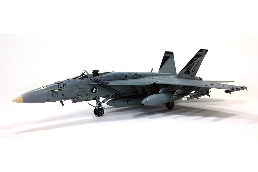 Academy 1/72 USN F/A-18E VFA-143 &amp;quot;Pukin Dogs&amp;quot; Super Hornet Scaled Plastic Model image 54989