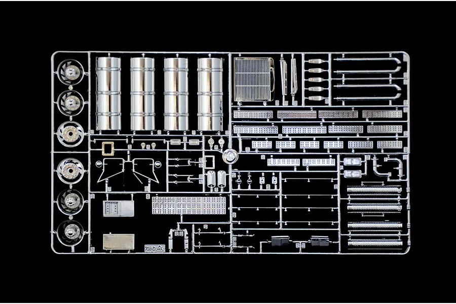 Italeri 1/24 Freightliner FLD 120 Special Scaled Plastic Model Kit image 59088