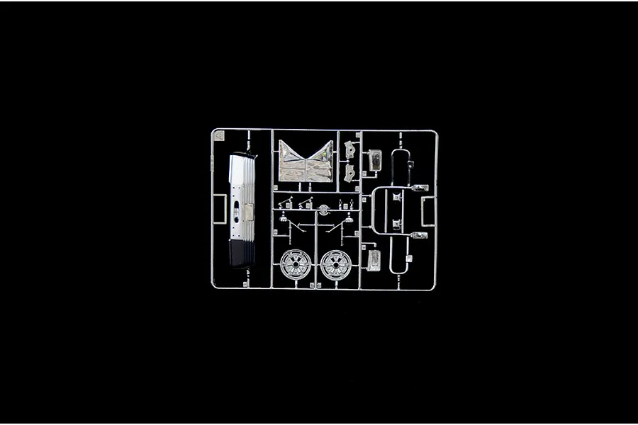 Italeri 1/24 Freightliner FLD 120 Special Scaled Plastic Model Kit image 59090