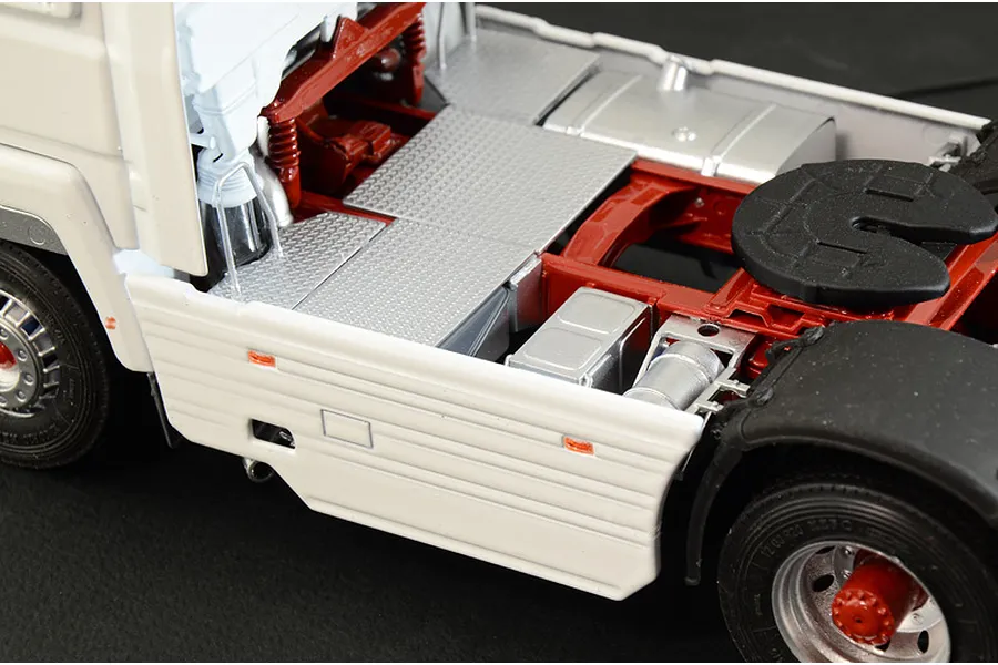 Italeri 1/24 Iveco Turbostar 190.48 Special Truck Scaled Plastic Model Kit image 59185