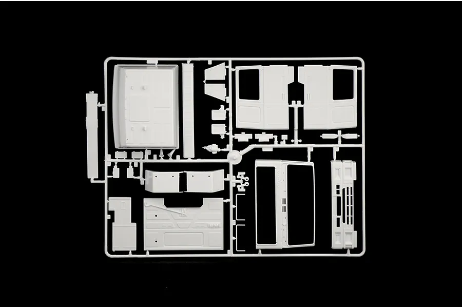 Italeri 1/24 Volvo F16 Globetrotter Canvas Truck With Elevator Scaled Plastic Model Kit image 59218