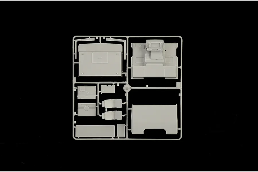 Italeri 1/24 Volvo F16 Globetrotter Canvas Truck With Elevator Scaled Plastic Model Kit image 59219