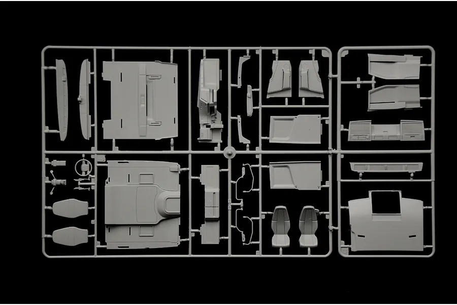 Italeri 1/24 Volvo F16 Globetrotter Medium Roof Truck Scaled Plastic Model Kit image 59244