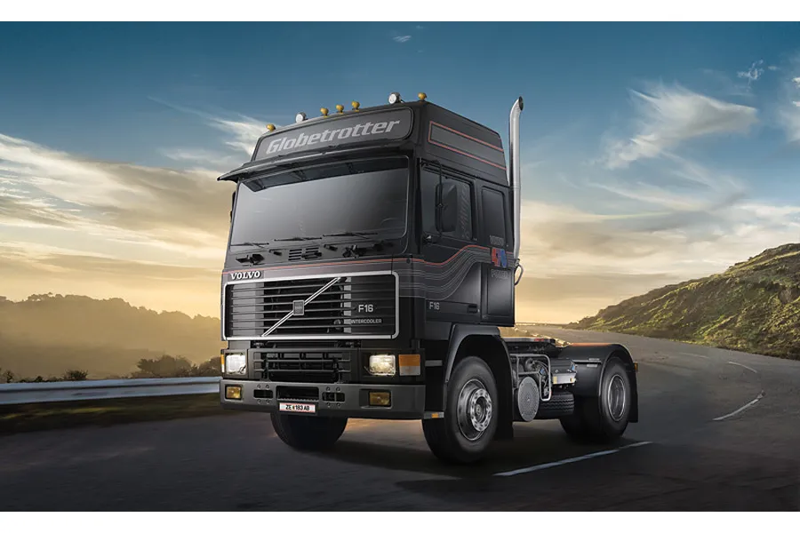 Italeri 1/24 Volvo F16 Globetrotter Truck Scaled Plastic Model Kit image 59259
