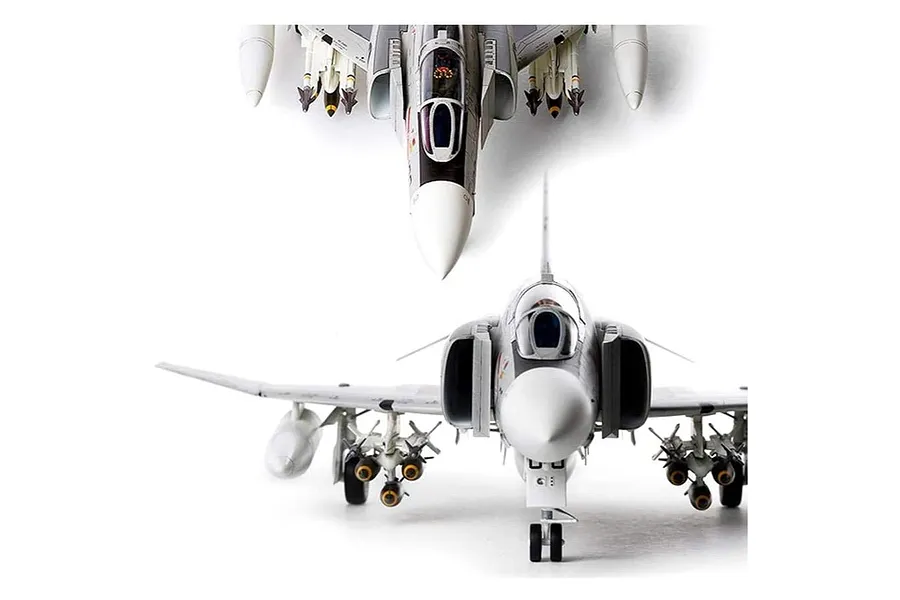 Academy 1/48 McDonnell-Douglas F-4J VF-102 Diamondbacks Fighter Scale Plastic Model Kit image 60009
