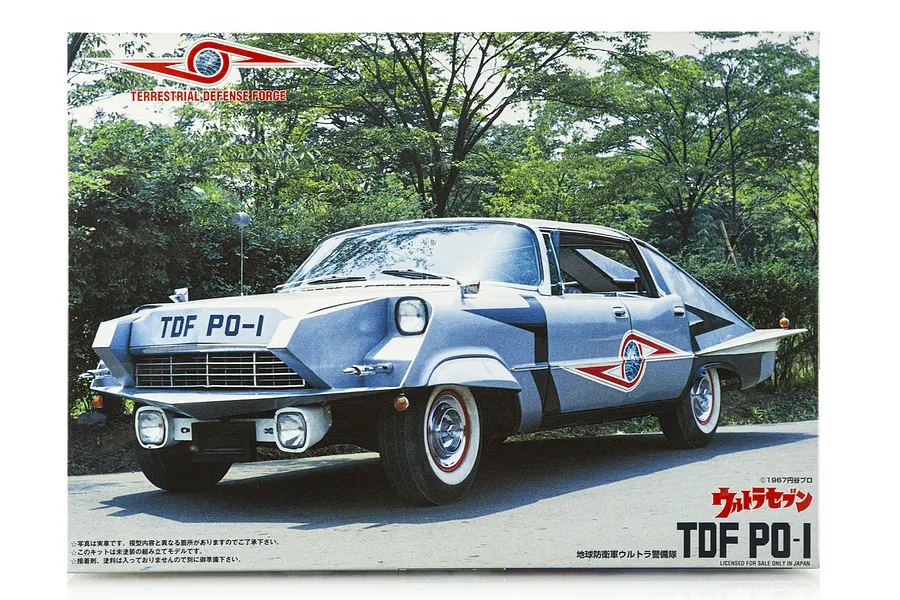 Fujimi 1/24 scale TDF PO-1 Pointer model kit box art featuring the iconic vehicle from Ultraman parked on a road.