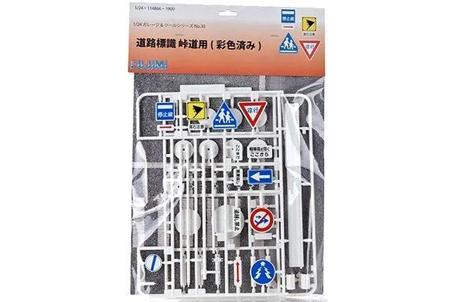 Fujimi 1/24 scale model kit of Japanese road signs for mountain roads, featuring a plastic sprue with various sign faces and posts in original packaging.