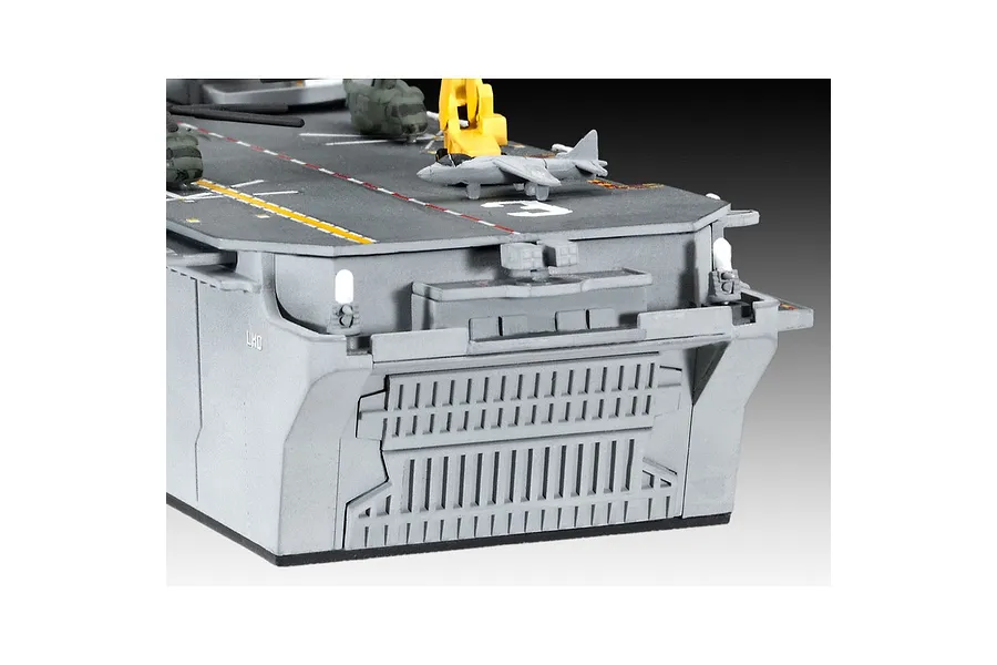 Revell 1/700 Assault Carrier USS WASP Class Scaled Plastic Model Starter Kit image 67049