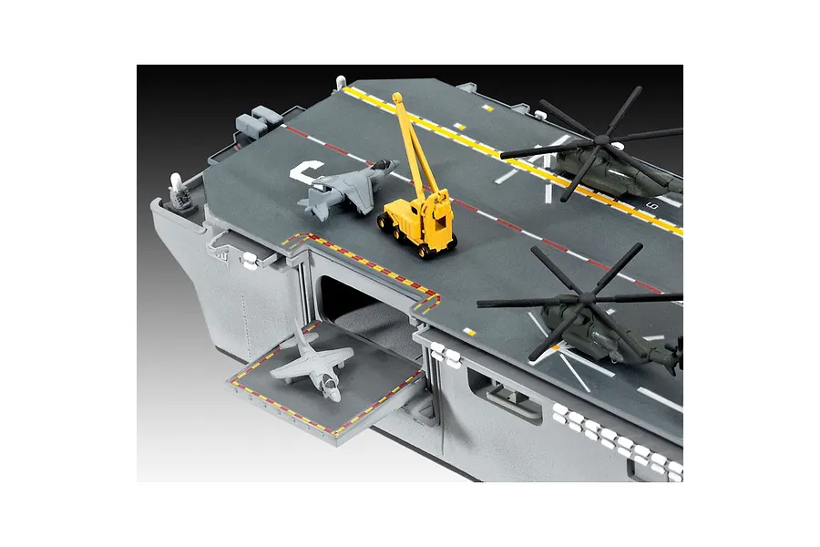 Revell 1/700 Assault Carrier USS WASP Class Scaled Plastic Model Starter Kit image 67051