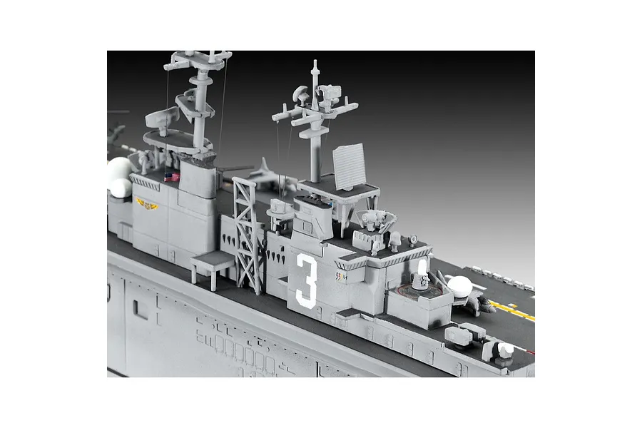 Revell 1/700 Assault Carrier USS WASP Class Scaled Plastic Model Starter Kit image 67052