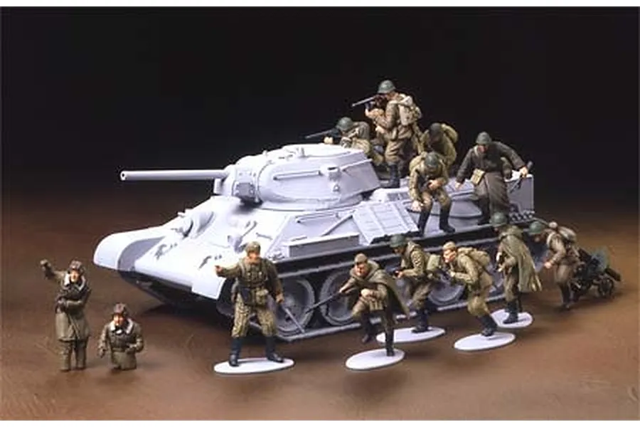 Tamiya 1/48 Russian WWII Infantry/Tank Crew Scaled Plastic Model Kit image 67410
