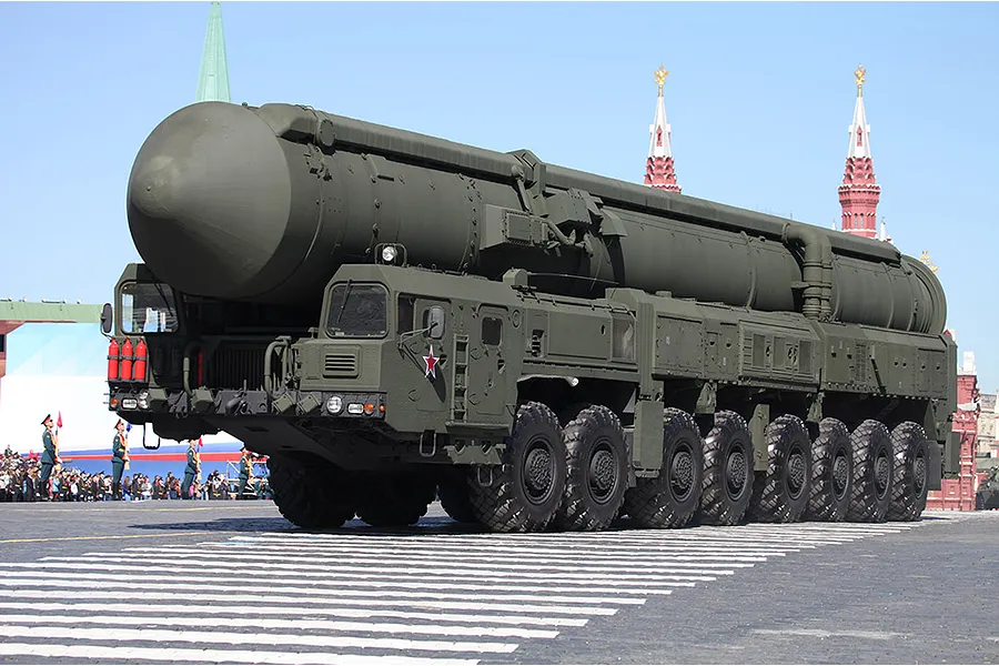 Trumpeter 1/35 15U175 TEL of RS-12M1 Topol-M ICBM Scaled Plastic Model Kit image 67545