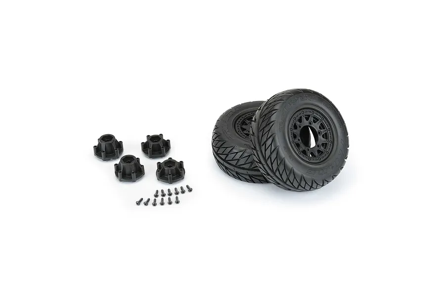 Two Pro-Line Street Fighter SC tyres pre-mounted on black Raid wheels, with four hex adapters and mounting screws included.